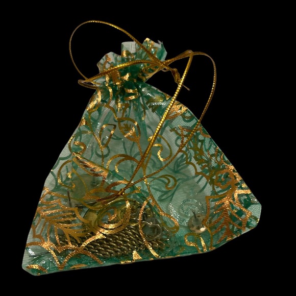 9 pcs Gold Tone Earrings (singles with no pairs) - Picture 4 of 4